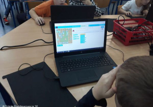 Uczniowie podczas zajęć.