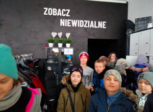 Wyjście klasy 5B do sali Black World