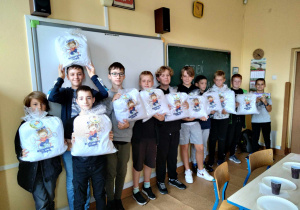 Uczniowie klasy 6B świętują Dzień Chłopaka