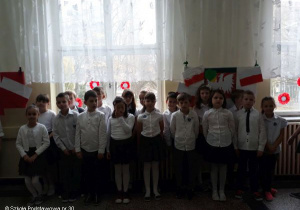 Uczniowie klasy IIb przed śpiewaniem.