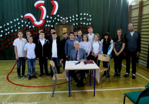Uczniowie podczas spotkania z panem Andrzejem Pileckim.