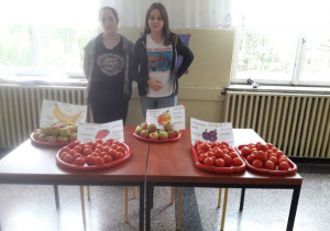 Uczennice podczas Światowego Dnia Walki z Głodem.
