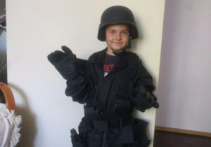 Szymon Żułtowski, kl.1a- policjant antyterrorysta.