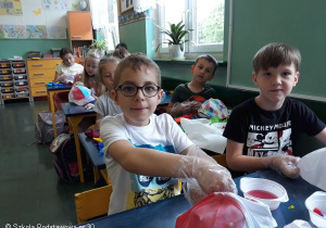 Uczniowie kl.1b podczas warsztatów.