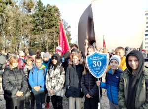Marsz upamiętniający dzieci z obozu hitlerowskiego przy ulicy Przemysłowej